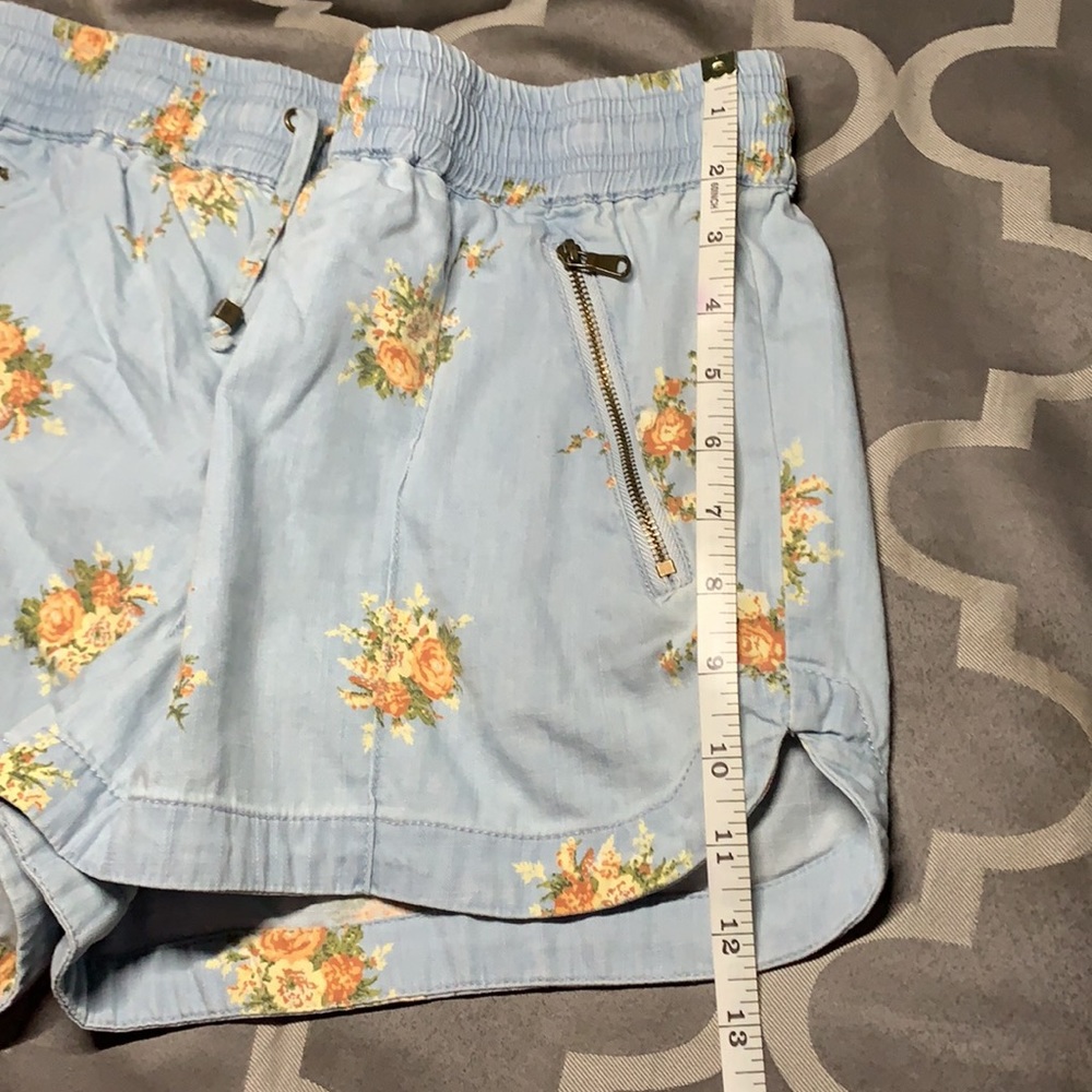 Forever 21 Floral Shorts - Picture 9 of 9